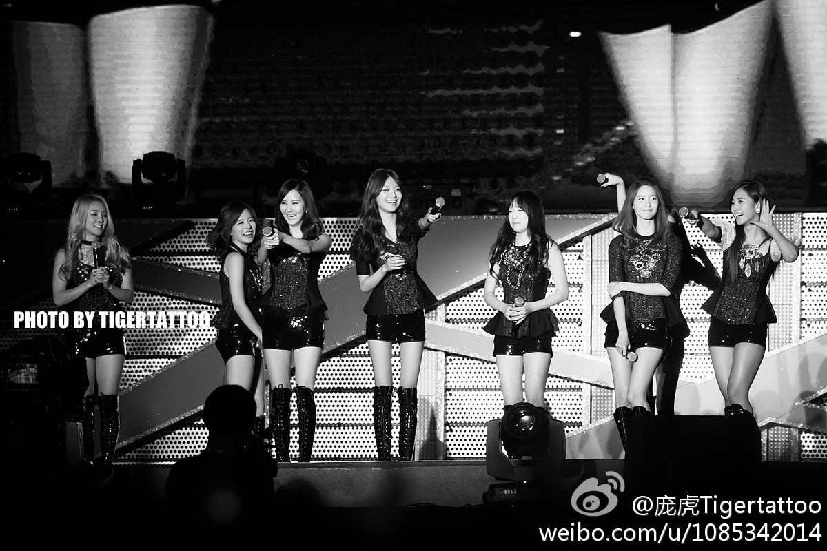 [PIC][18-10-2013]SNSD khởi hành đi Bắc Kinh để tham gia "SMTOWN Live World Tour III in Beijing" vào chiều nay - Page 4 40b1013ejw1e9qyt8l3lzj20xc0m87ar