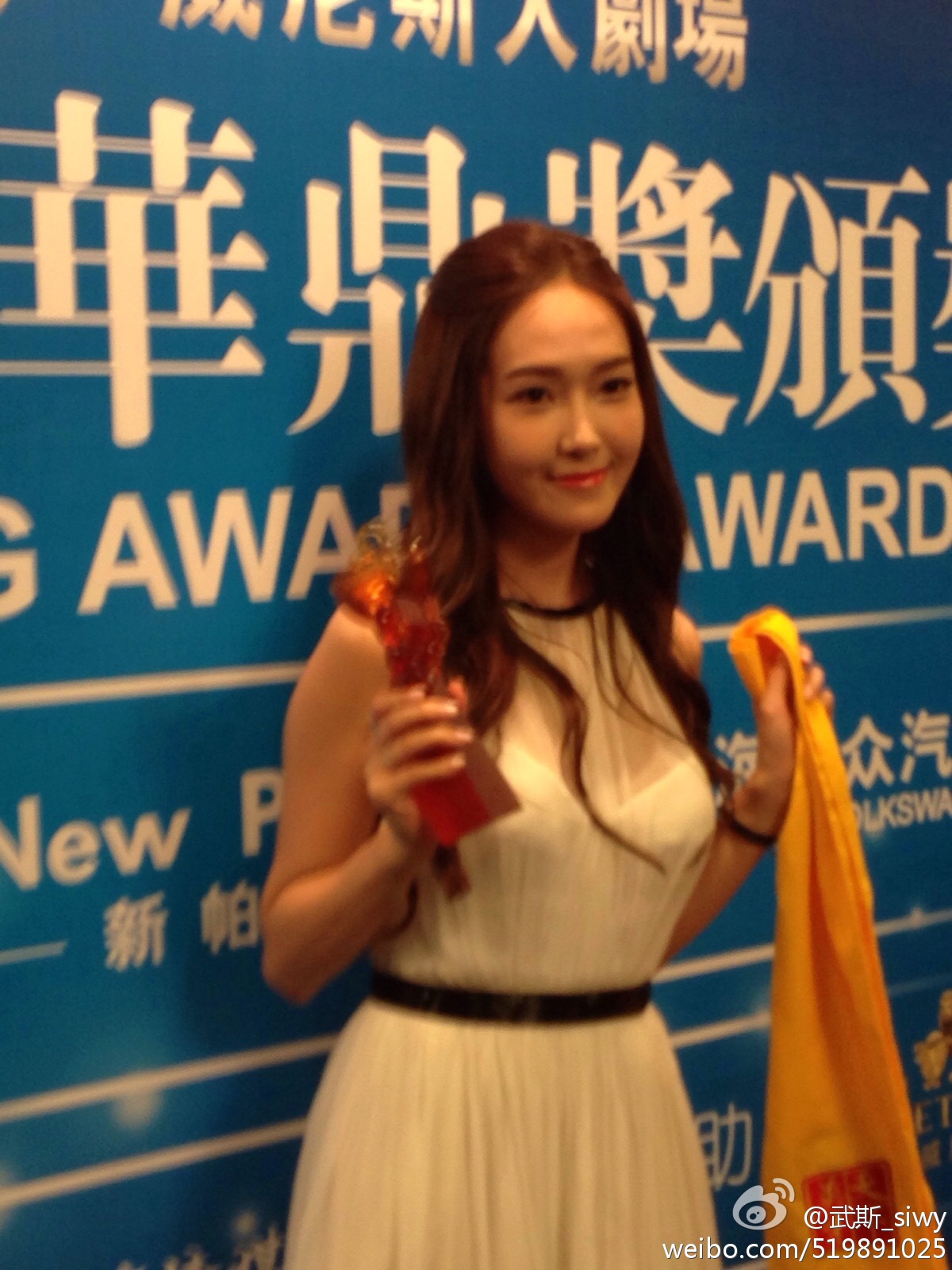 [PIC][07-10-2013]Jessica khởi hành đi Macao để tham dự "10th Huading Award" vào sáng nay 45f41186jw1e9d2kfzqdoj20xc18ggvr