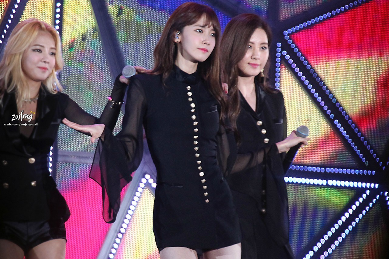 [PIC][17-10-2014]SNSD khởi hành đi Thượng Hải – Trung Quốc để tham dự "SMTOWN LIVE WORLD TOUR IV IN SHANGHAI" vào tối nay - Page 9 4afa1dcdgw1elkd68k618j20zk0nptha