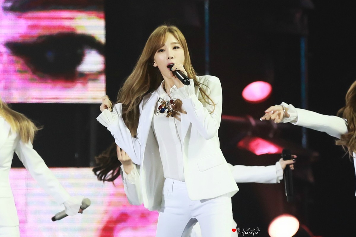 [PIC][24-10-2014]SNSD khởi hành đi Trung Quốc để biểu diễn tại "MBC Korean Music Wave in Beijing 2014" vào chiều nay - Page 3 58cb28eajw1elopkt012zj20xc0m80we