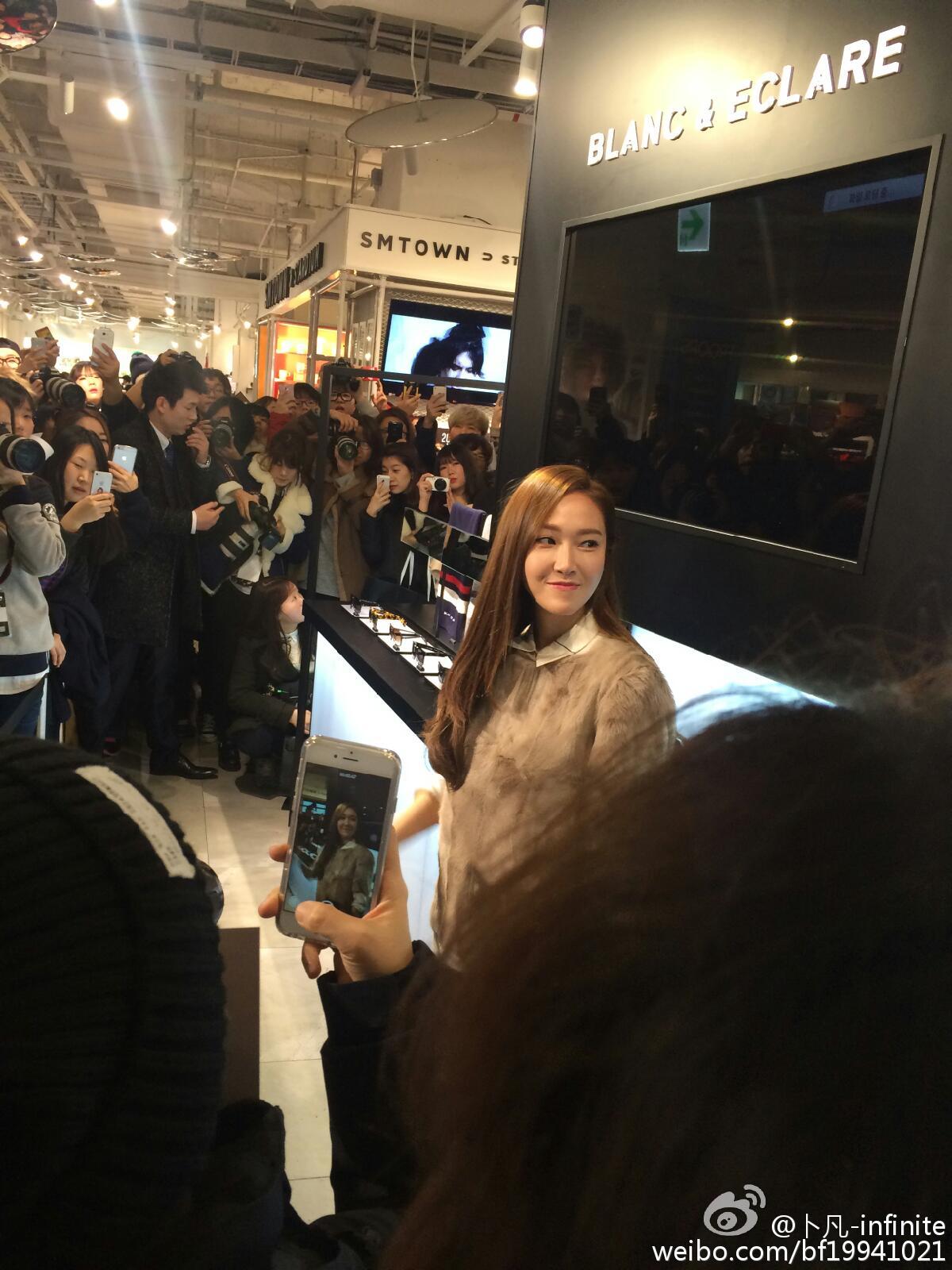 [PIC][22-12-2014]Jessica tham dự buổi fansign cho "BLANC&ECLARE" chi nhánh Seoul, Hàn Quốc vào chiều nay 627b3cb5jw1enj0l1r7kvj20xc18gjw2