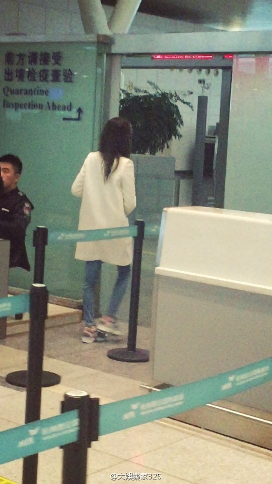 [PIC][23-02-2015]YoonA trở về Hàn Quốc vào sáng nay 648f3572jw1epiytx8muoj20f00qoad3