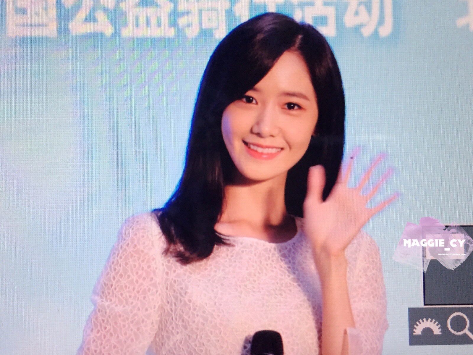 [PIC][18-09-2015]YoonA khởi hành đi Bắc Kinh - Trung Quốc để tham dự sự kiện "Innisfree GREEN BICYCLE TOUR" vào sáng nay 65cb90dbjw1ew7qtfrdgtj218g0xcaoi