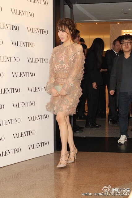 [PIC][04-02-2015]Tiffany khởi hành đi Hồng Kông để tham dự sự kện "Valentino Flagship Grand Opening" vào trưa nay - Page 3 67331a6bjw1eoyohini51j20bv0hsmyw