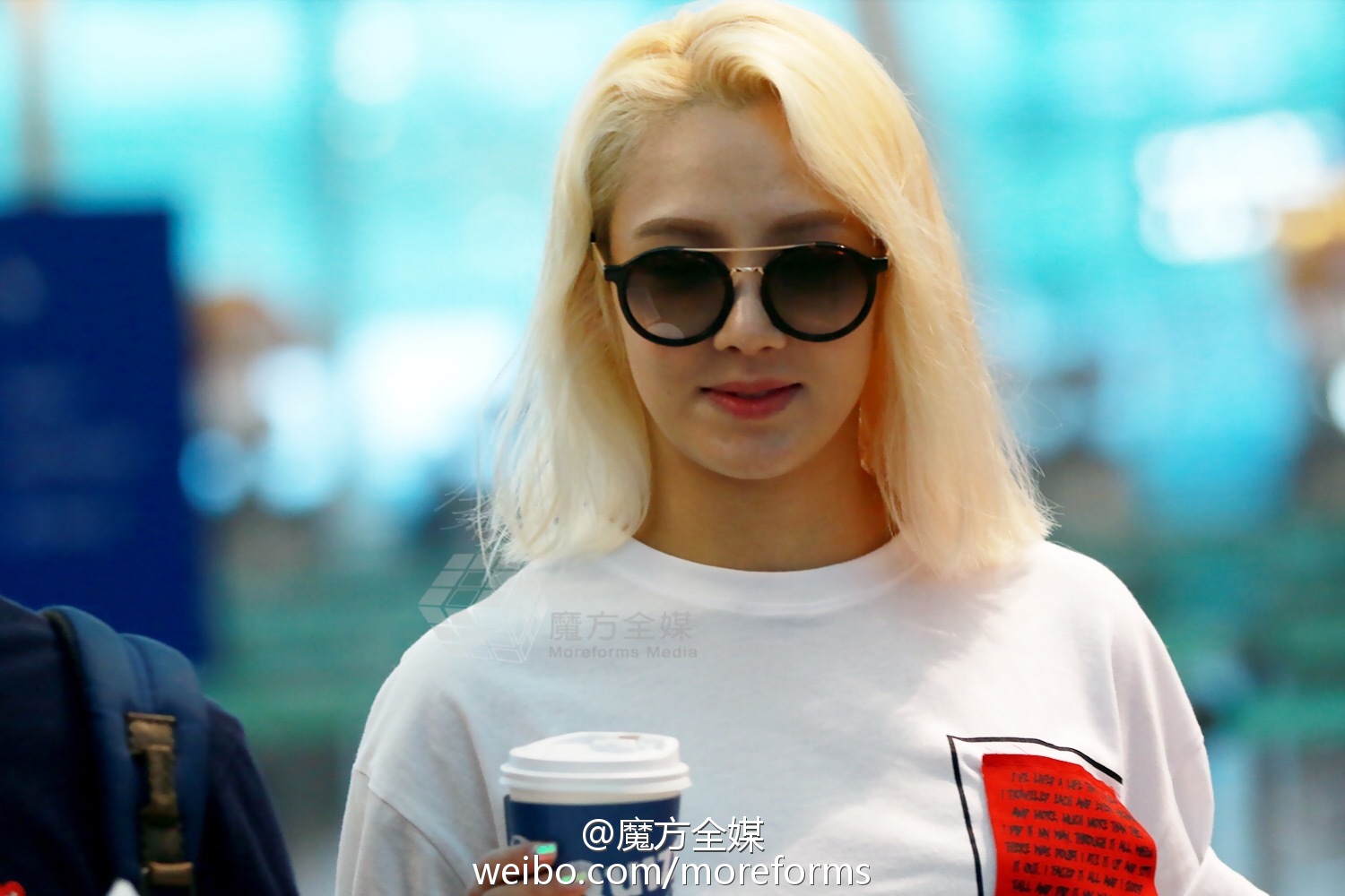 [PIC][05-07-2016]HyoYeon khởi hành đi Đài Loan để tham dự sự kiện của thương hiệu "Absolute New York" vào sáng nay 67331a6bjw1f5ip507a1cj215o0rsq81