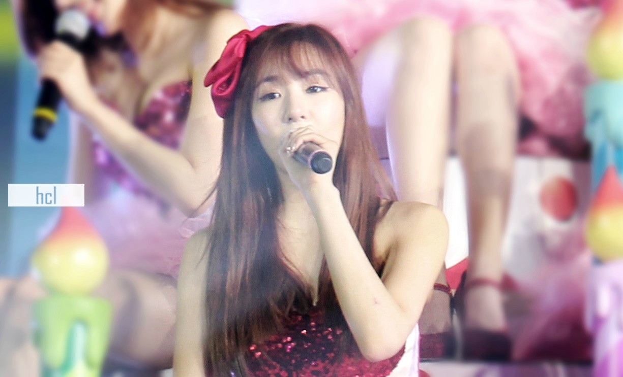 [PIC][08/09/10-11-2013]Hình ảnh mới nhất từ "2013 Girls' Generation's World Tour – Girls & Peace in HongKong" của SNSD (P3)  - Page 2 675f3d9cgw1ebbm7p9z86j20y10knq6b