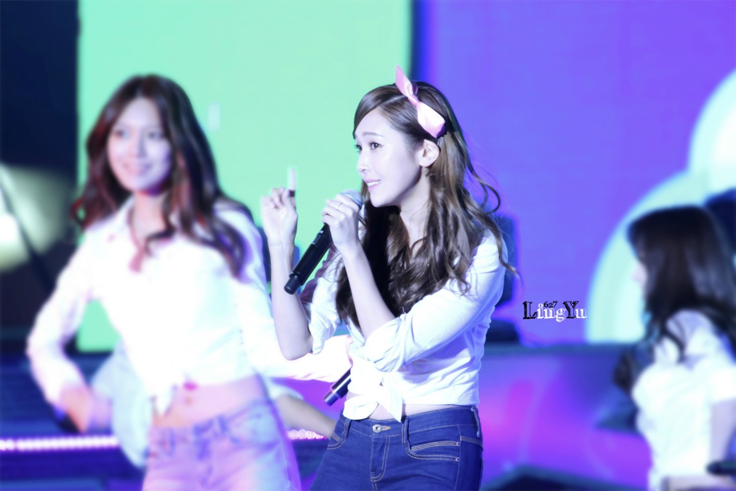 [PIC][18-10-2013]SNSD khởi hành đi Bắc Kinh để tham gia "SMTOWN Live World Tour III in Beijing" vào chiều nay - Page 12 687a79f5jw1eawfn8nzlbj215o0rsn1u