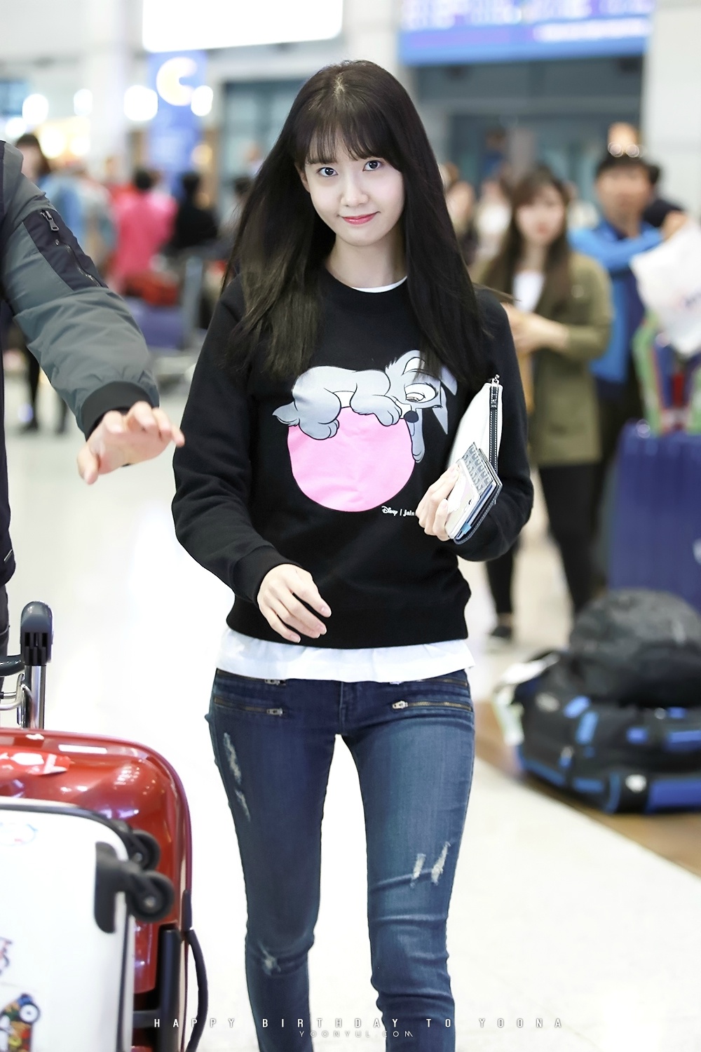 [PIC][11-04-2015]YoonA trở về Hàn Quốc vào trưa nay 68f1acf9gw1eslfr6jx7aj20rs15odp1