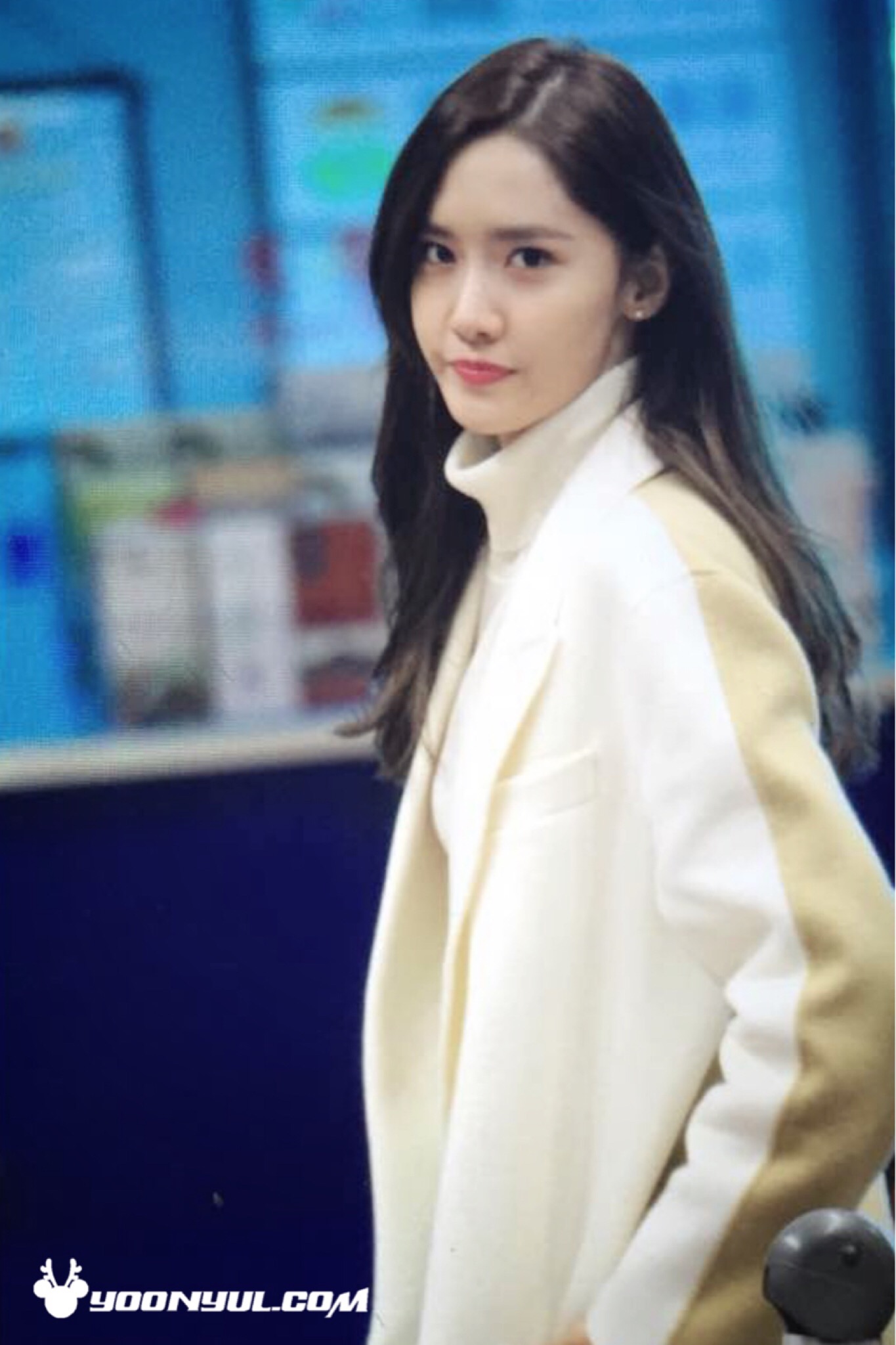 [PIC][15-12-2015]YoonA khởi hành đi Bắc Kinh - Trung Quốc để tham dự buổi họp báo cho MV "Please Contact Me" vào tối nay 68f1acf9gw1ez0ndvk744j211x1kwqal