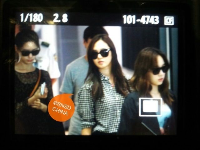 [PIC][23-09-2012]SNSD trở về Hàn Quốc vào sáng nay 6995905fjw1dx69dwgfayj