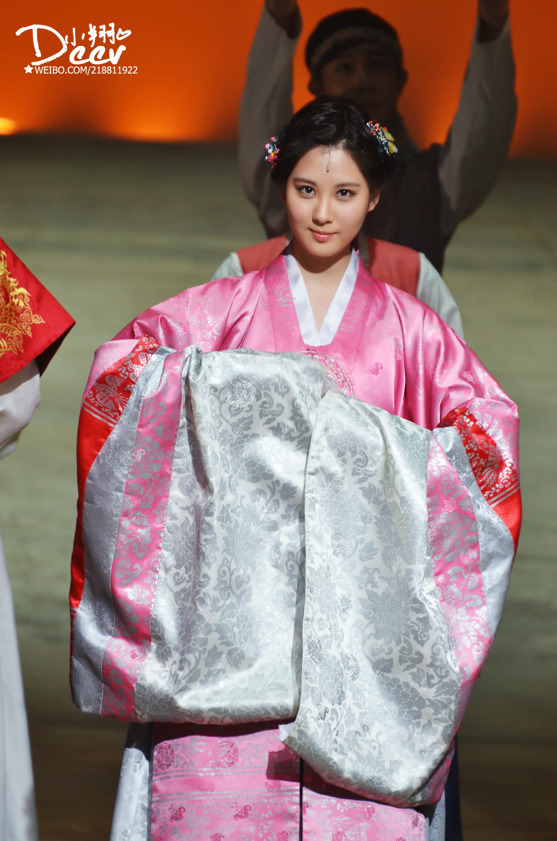 [OTHER][04-12-2013]Hình ảnh mới nhất từ vở nhạc kịch "The moon that embraces the sun" của SeoHyun - Page 9 69d8b96dtw1ednsswqy2oj21fw26d1gp