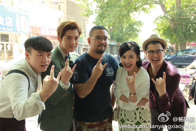 [OTHER] Luhan with Back to 20 cast and crew members [12P] 69edc5e7jw1eisw7odjplj20m80etmza