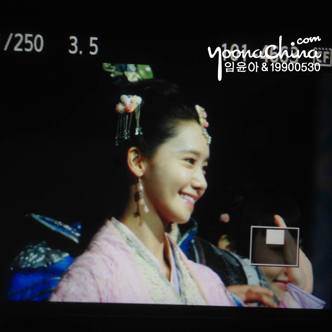 [PIC][30-04-2015]YoonA tham dự buổi họp báo ra mắt bộ phim Trung Quốc đầu tay của cô - "God of War Zhao Yun" vào trưa nay 6abc4e35jw1ernkmef8yoj20vk0vktb9