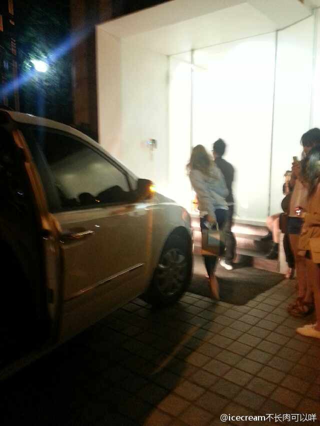 [PIC][16-05-2013]YoonA và Jessica xuất hiện tại công ty SM vào hôm nay 6b867810jw1e4qeerfyoqj20hs0npmxo