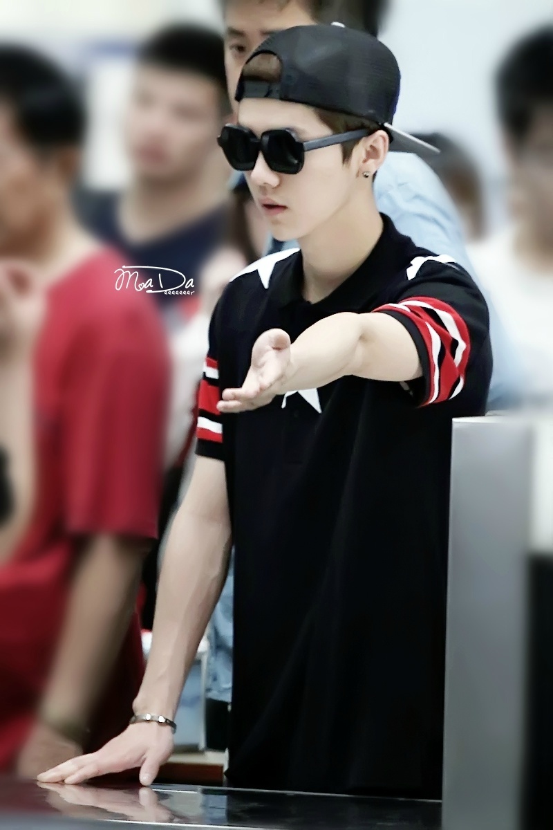 [FANTAKEN] 140717 Shanghai Airport [16P] 6c97debfjw1eifr2g9ix7j20m80xctdd