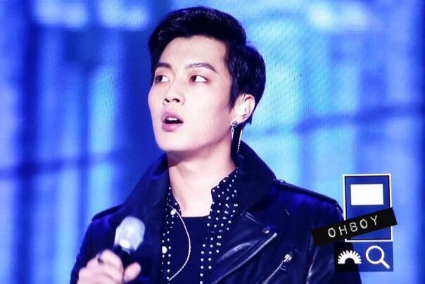 [PICS] [14.11.13] Doojoon @ 2013 Melon Music Award 6d045b8fgw1eaktp6hr92j20gs0b7t9d