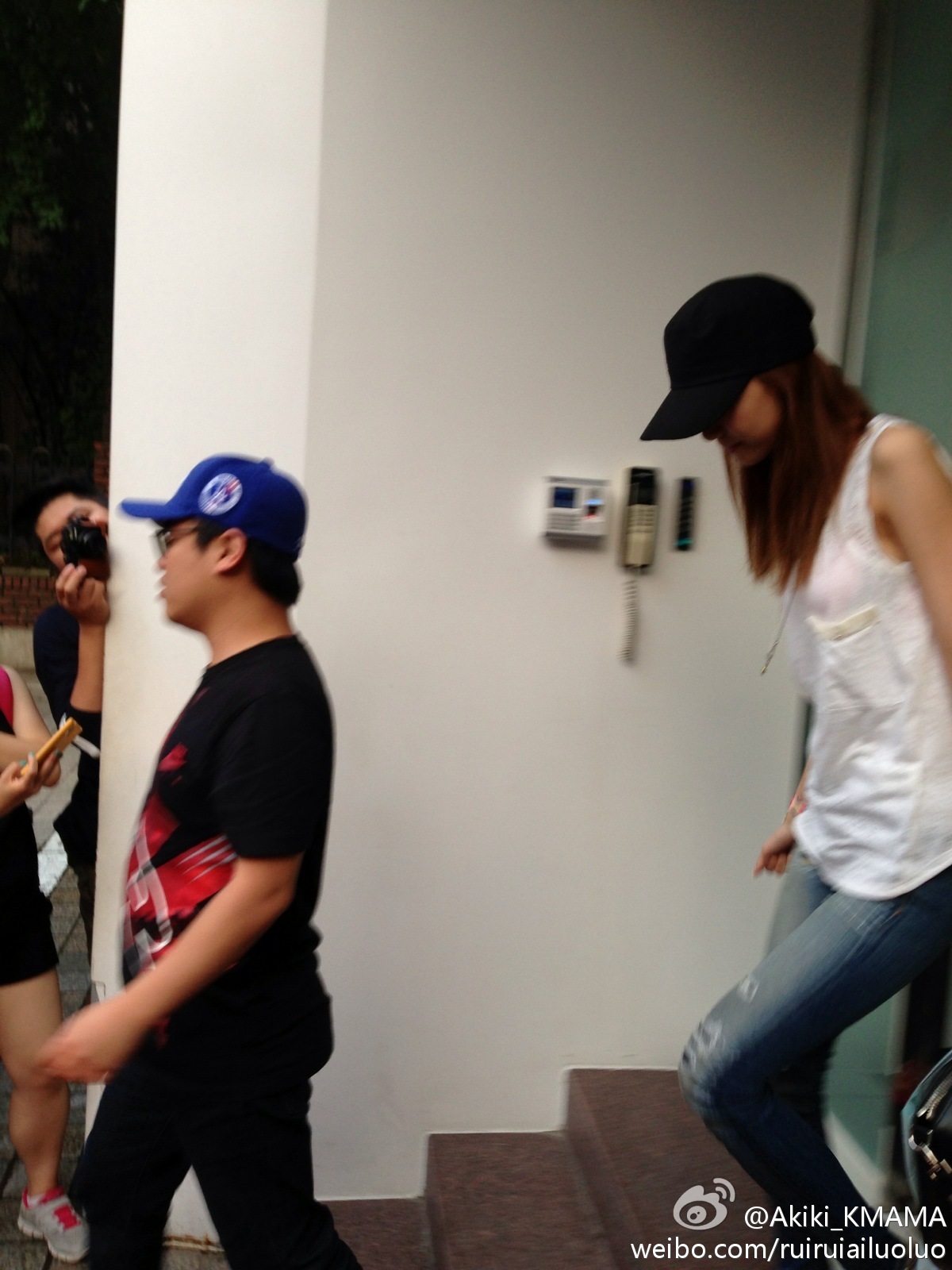[PIC][07-08-2013]YoonA xuất hiện tại toà nhà SM vào chiều nay 6d767ef2jw1e7e8xqbxm2j20xc18g46g