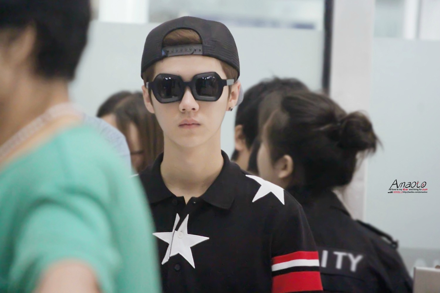 [FANTAKEN] 140717 Shanghai Airport [16P] 734d6a89jw1eig5w95ynhj215o0rs77v