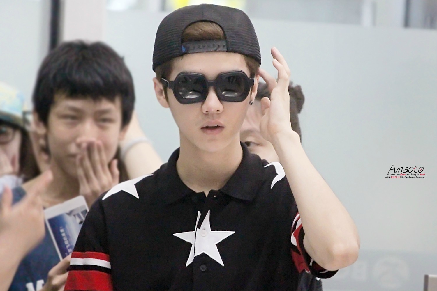 [FANTAKEN] 140717 Shanghai Airport [16P] 734d6a89jw1eig5wba3crj215o0rsdkm