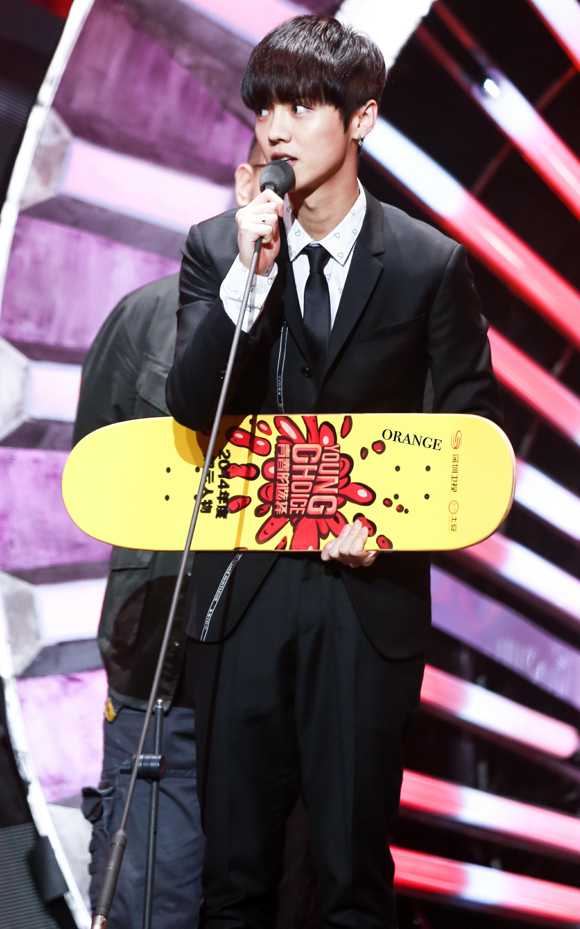 [FANTAKEN] 141210 2014 Tudou Young Choice Awards [120P] 7e1e49f1jw1endl5fs0z7j21g22bcgwc