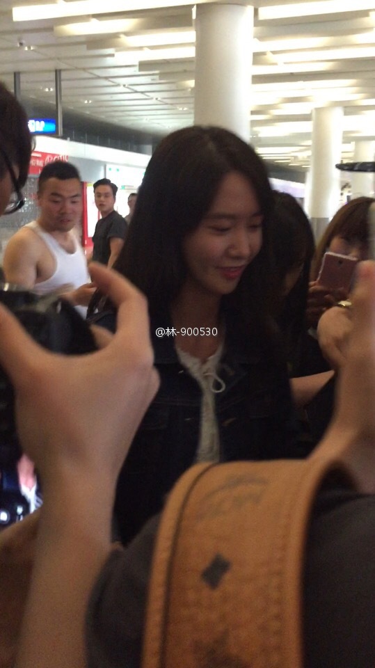 [PIC][28-04-2015]YoonA khởi hành đi Trung Quốc vào trưa nay 8450a7b0jw1erl9rs6c2ij20ez0qo76t