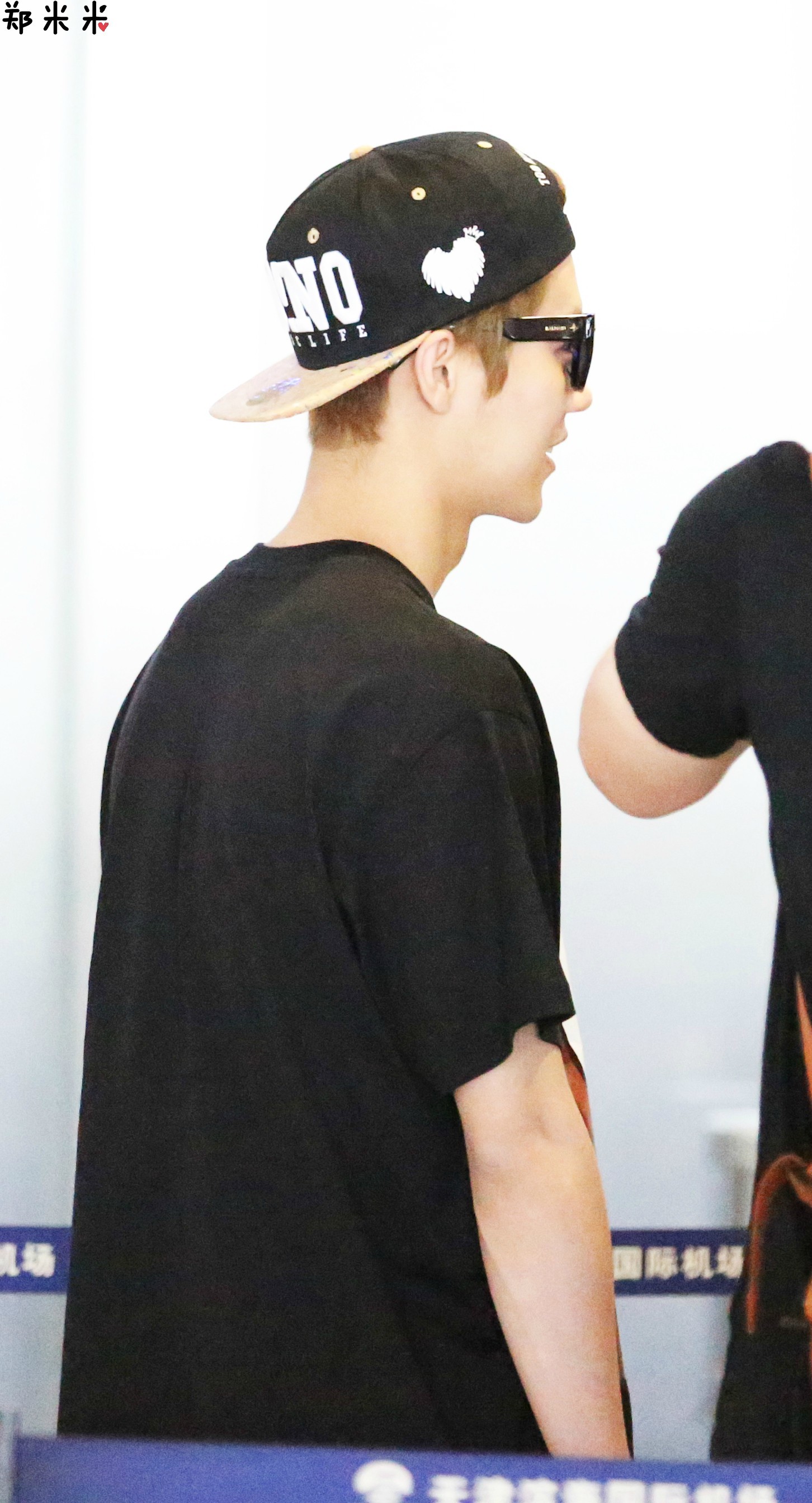 [FANTAKEN] 140628 Tianjin Airport - Departure [37P] 87be56f5tw1ehtv6pj7pij214c22ok6h