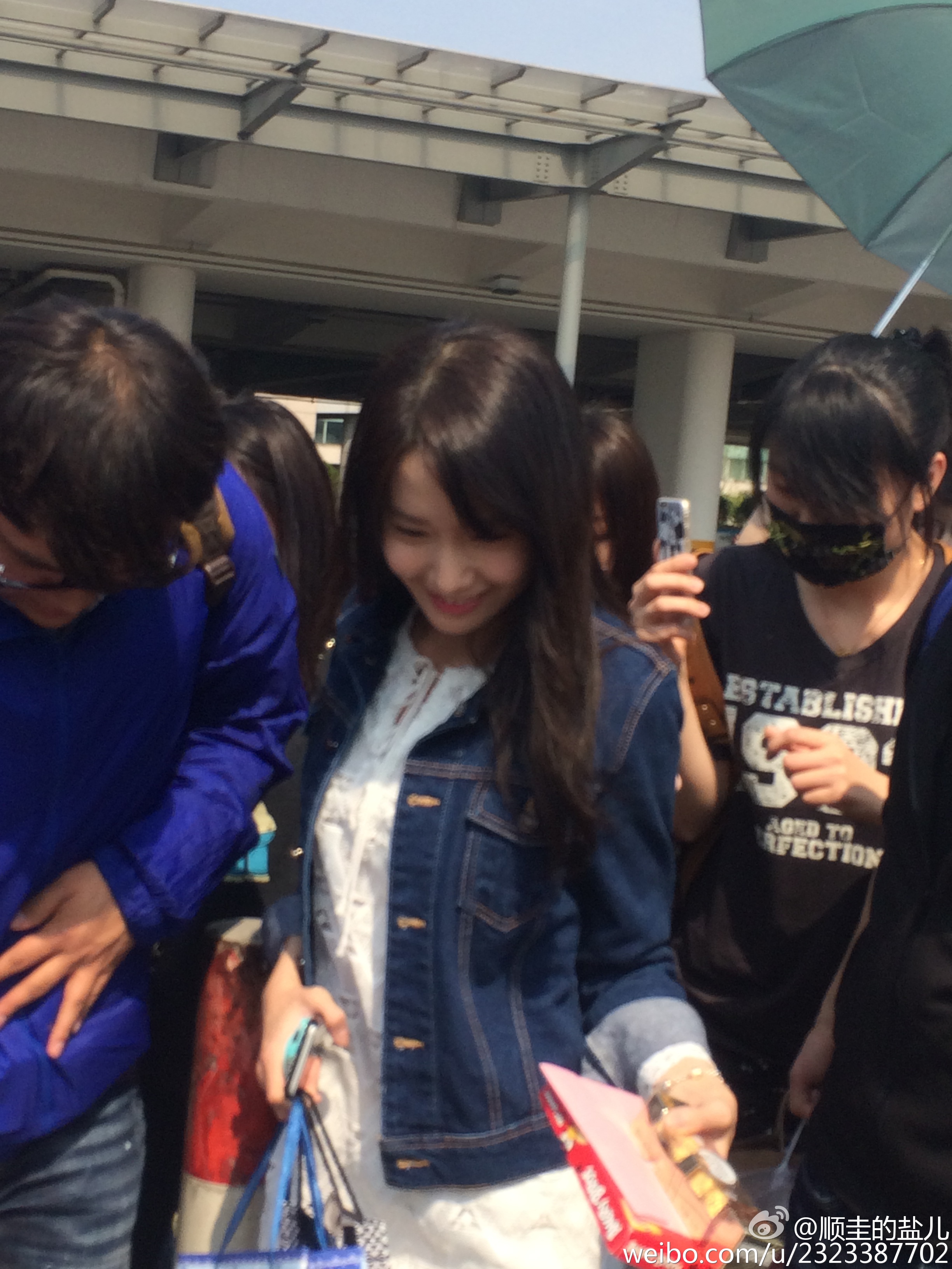 [PIC][28-04-2015]YoonA khởi hành đi Trung Quốc vào trưa nay 8a7c1536jw1erl9lg9ew0j21w02ioe81