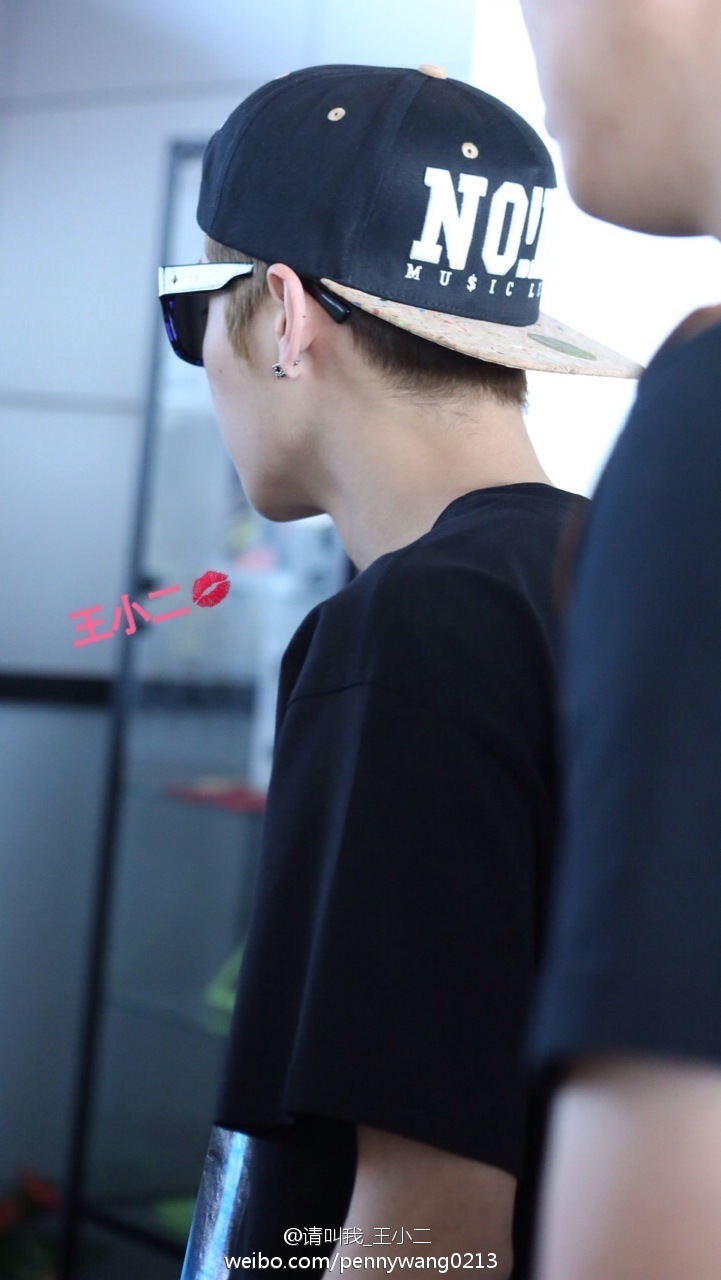 [FANTAKEN] 140628 Tianjin Airport - Departure [37P] 8a7c4f4djw1ehutznwtrbj20k10zk77z