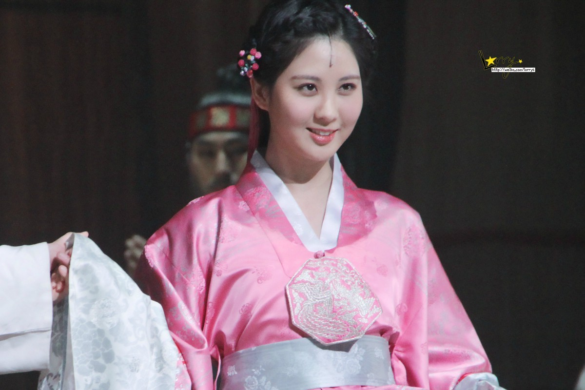 [OTHER][04-12-2013]Hình ảnh mới nhất từ vở nhạc kịch "The moon that embraces the sun" của SeoHyun - Page 3 8ac736aegw1ecrn7qid1yj20xc0m8gpj