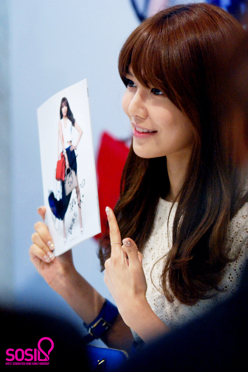 [PIC][06-04-2013]SooYoung xuất hiện tại buổi fansign thứ 2 cho thương hiệu "Double M" vào chiều nay  - Page 3 9b42076bjw1e3m145i90nj