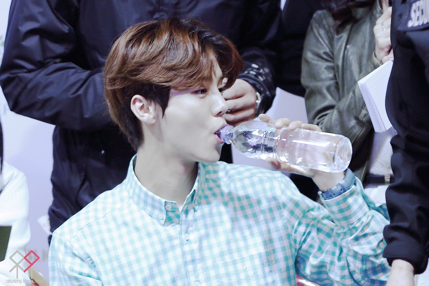 [FANTAKEN] 140301 Nature Republic Fansign in Hong Kong [22P] 9d5728cbgw1ee2u9njexfj215o0rsqb0