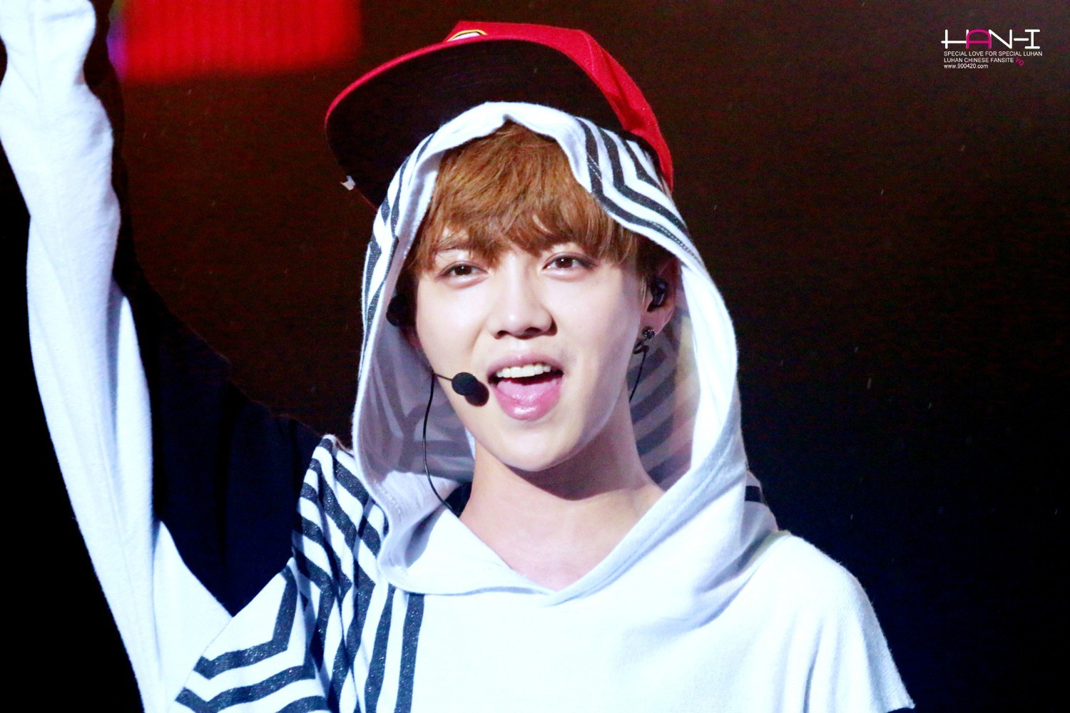 [FANTAKEN] 140628 EXO Concert "The Lost Planet" in Chongqing [105P] 9e8e974dgw1ehuaptffsoj215o0rstfw