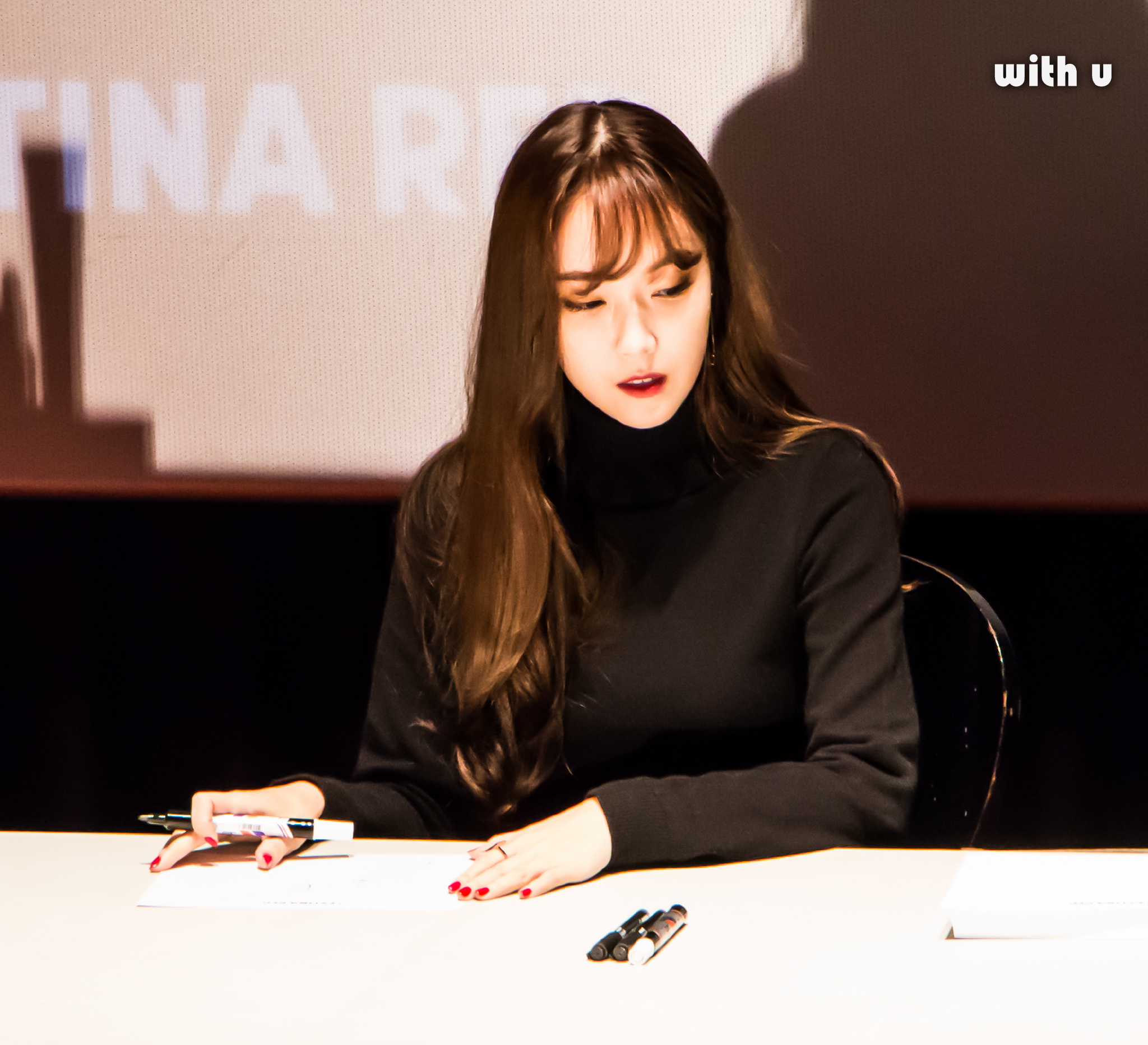 [PIC][07-11-2015]Jessica tham dự buổi Fansign cho dòng mỹ phẩm "J.ESTINA RED" tại "Myeongdong Lotte Cinema" vào chiều nay - Page 2 9f4c7b4bjw1exw425kx7xj21kw1frhc6