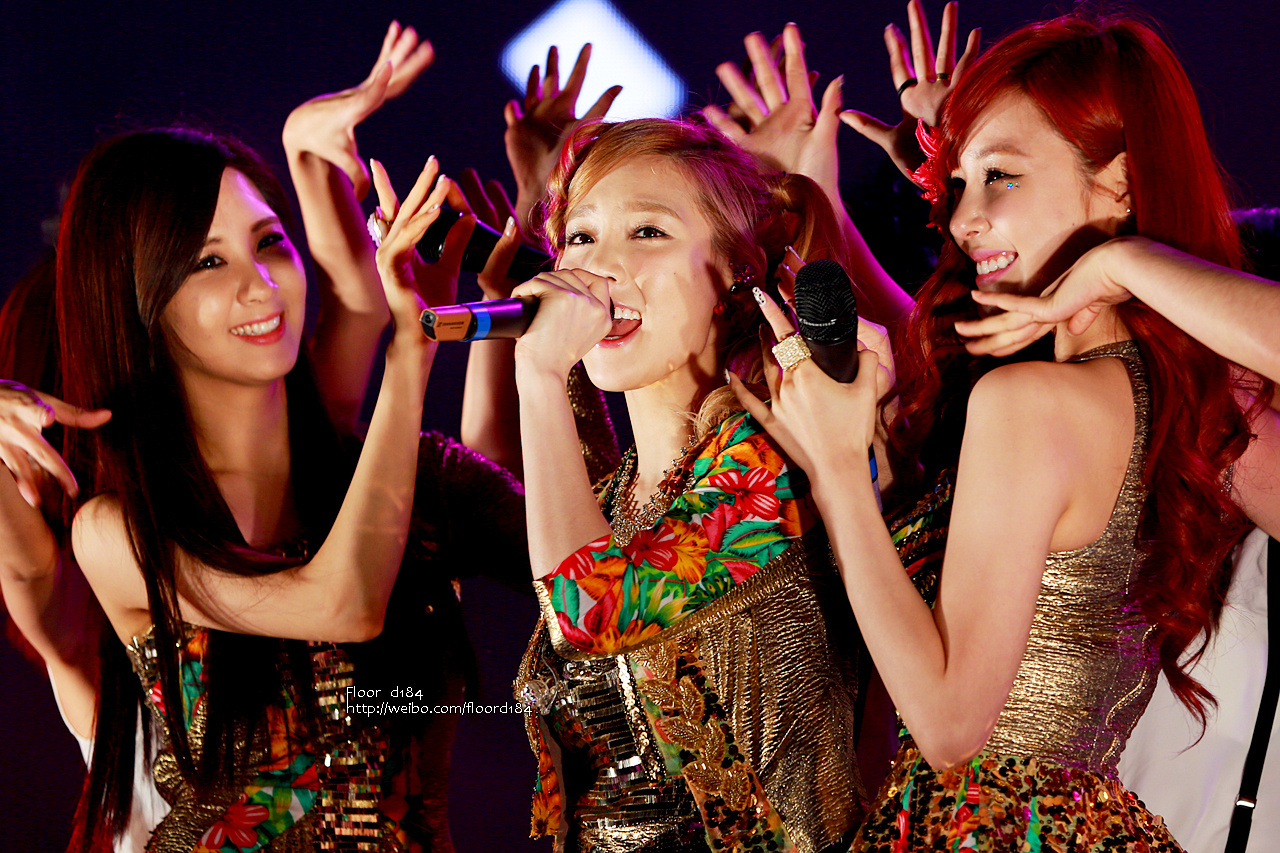 [PICS][28/5/2012] TaeTiSeo biểu diễn tại "Korea Uni Festival"  A3f1341bgw1dtc5m3xrzmj