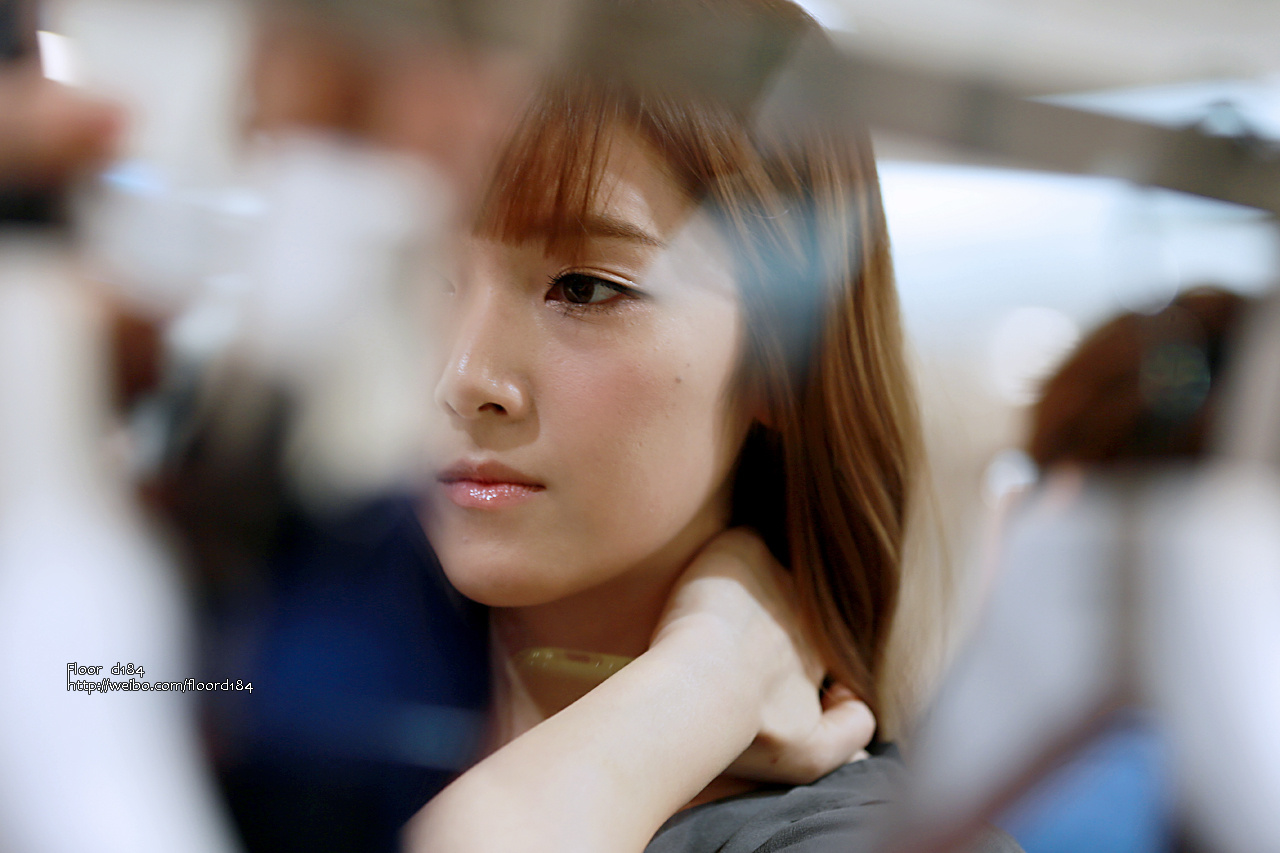 [PIC][15-06-2012]Jessica ghé thăm cửa hàng "COMING STEP" tại Gangnam vào trưa nay - Page 3 A3f1341bgw1dtzzo78qtqj
