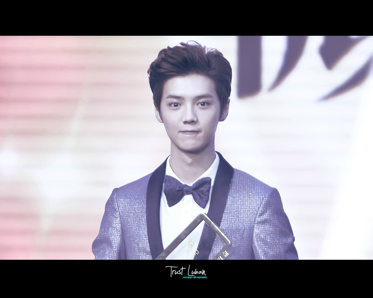 [FANTAKEN] 150115 2014 Weibo Awards Night [100P] A70f2ae3jw1eobwk8fsvrj215o0xcq8l