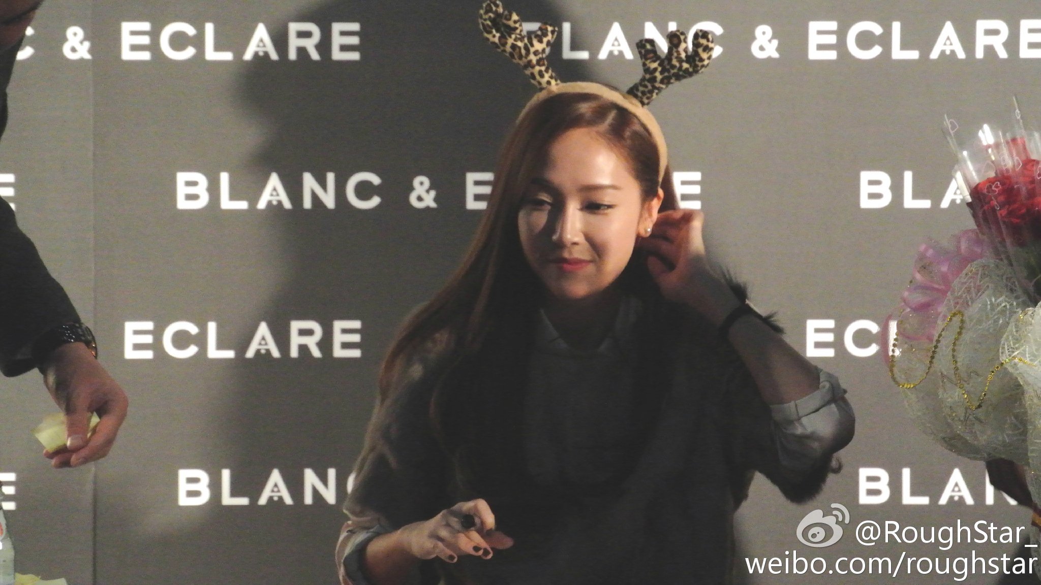 [PIC][22-12-2014]Jessica tham dự buổi fansign cho "BLANC&ECLARE" chi nhánh Seoul, Hàn Quốc vào chiều nay A75aa07ajw1enn54dfu0oj21kw0w0qbb