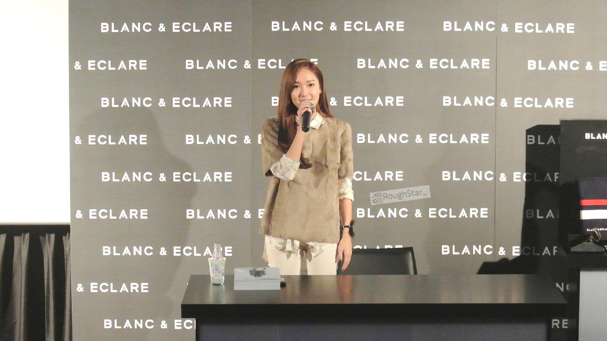 [PIC][22-12-2014]Jessica tham dự buổi fansign cho "BLANC&ECLARE" chi nhánh Seoul, Hàn Quốc vào chiều nay A75aa07ajw1enstjodwqrj21kw0w046v