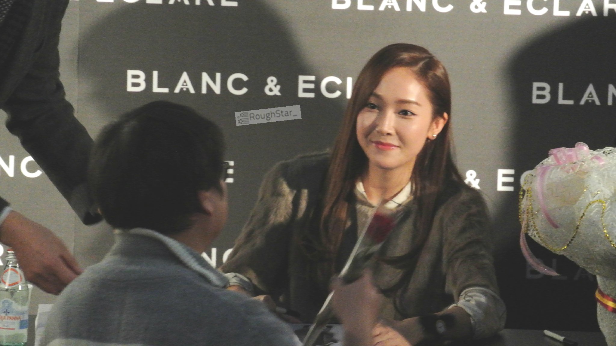 [PIC][22-12-2014]Jessica tham dự buổi fansign cho "BLANC&ECLARE" chi nhánh Seoul, Hàn Quốc vào chiều nay A75aa07ajw1enstjue6nxj21kw0w0gtr