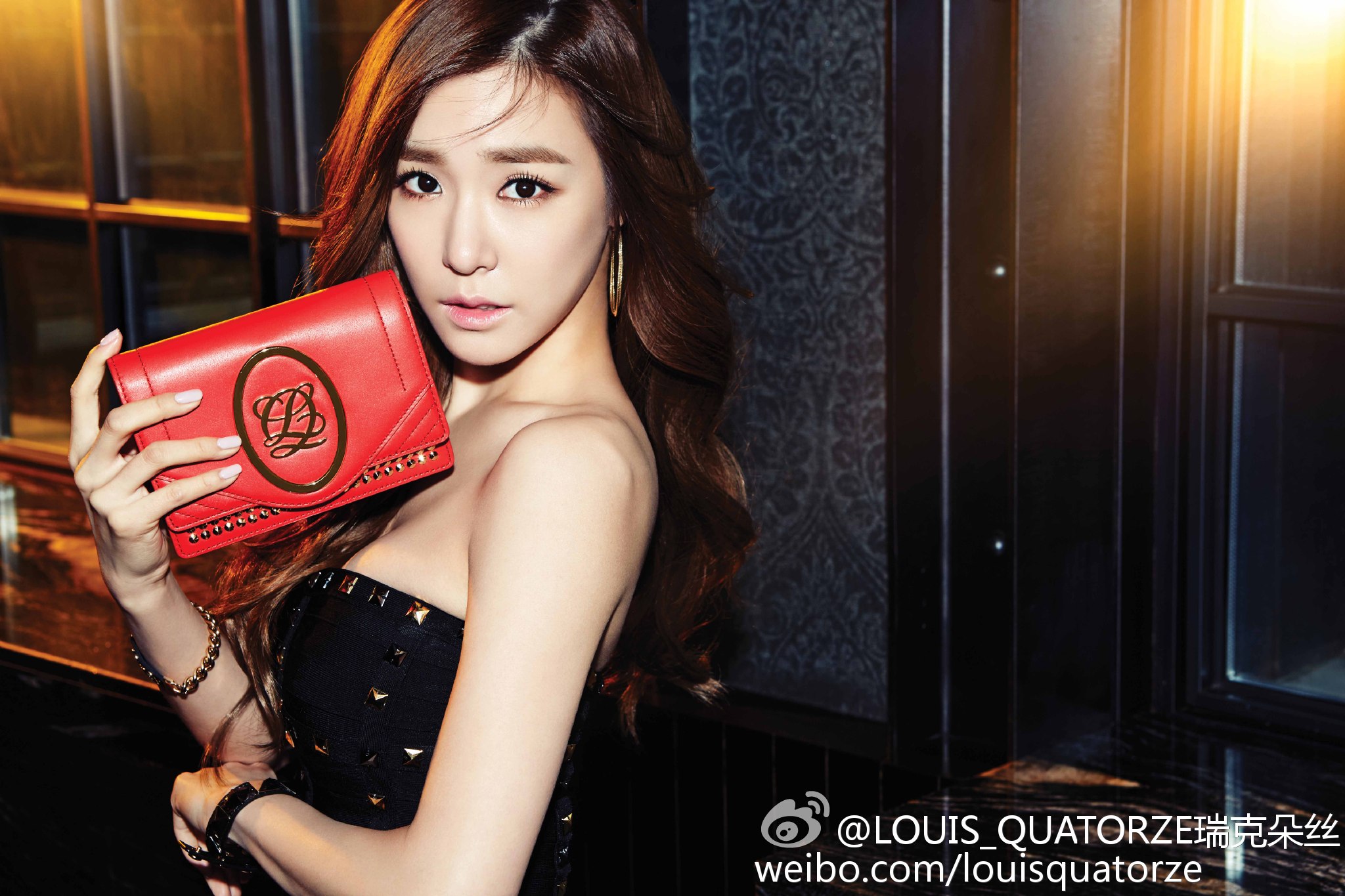 [PIC][16-02-2015]TaeTiSeo trở thành người mẫu mới cho dòng túi xách "LOUIS QUATORZE" A80cf949gw1epskf83dncj21kw11x13m