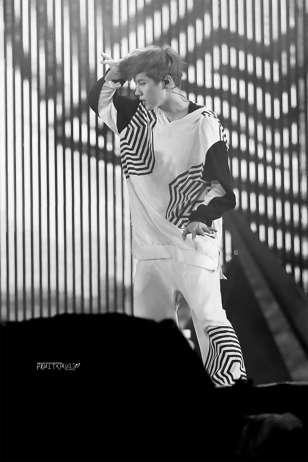 [FANTAKEN] 140628 EXO Concert "The Lost Planet" in Chongqing [105P] A95aabdfgw1ehub8qylopj20rs15o155