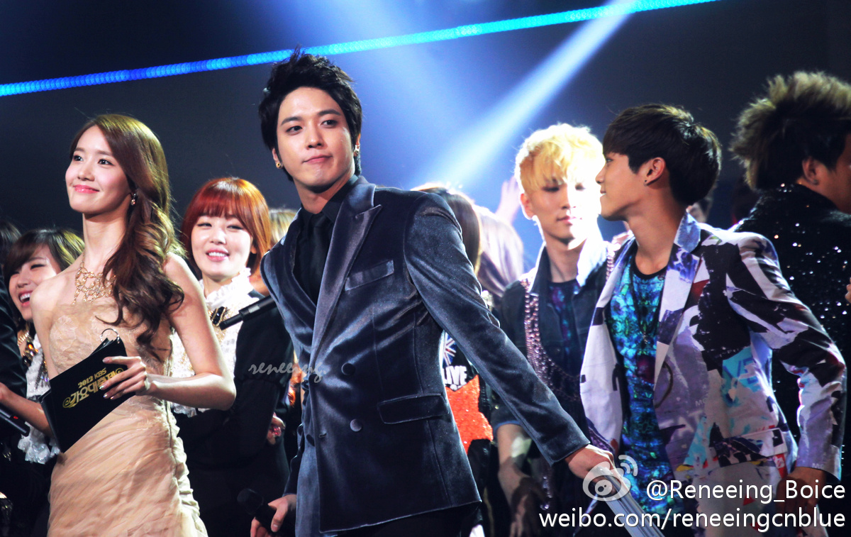 [PIC][28-12-2012]Hình ảnh mới nhất từ Đại nhạc hội "KBS Gayo Daechukje" của MC YoonA được diễn ra vào tối nay - Page 2 Af532d24jw1e09wri3t0jj