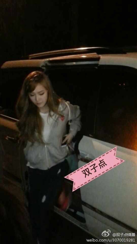 [PIC][16-05-2013]YoonA và Jessica xuất hiện tại công ty SM vào hôm nay B6fcc6d1jw1e4qen385l8j20f00qoglx