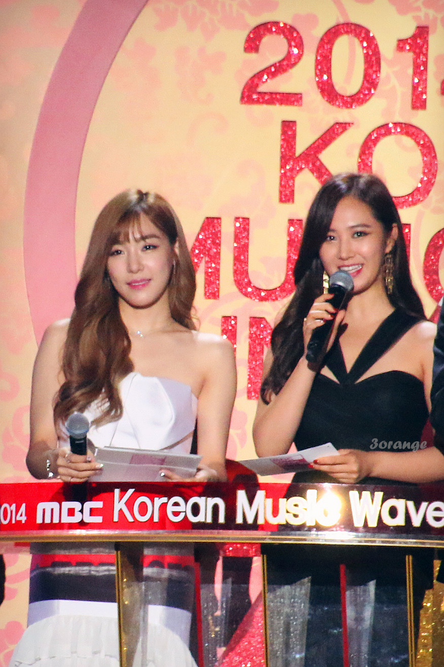 [PIC][24-10-2014]SNSD khởi hành đi Trung Quốc để biểu diễn tại "MBC Korean Music Wave in Beijing 2014" vào chiều nay - Page 2 Bcf09ebbtw1elq1sur63nj20oc10j130