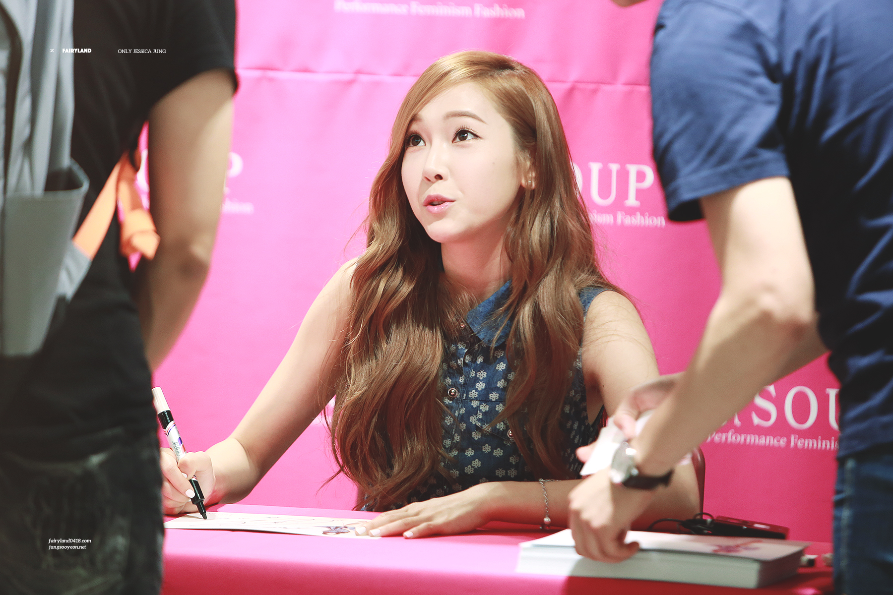 [PIC][14-06-2014]Jessica tham dự buổi fansign lần 2 cho thương hiệu "SOUP" vào trưa nay - Page 2 Be21ec30gw1f9udyb8gw0j21e00xckjl