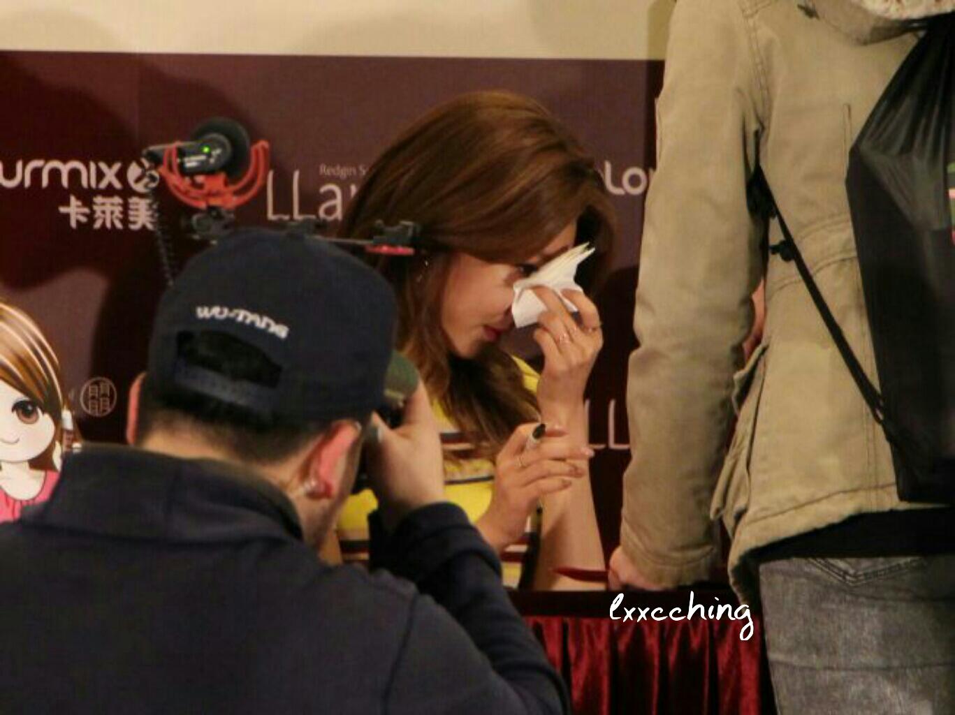 [PIC][04-02-2015]SooYoung xuất phát đi Hồng Kông để tham dự buổi fansign cho thương hiệu mỹ phẩm "LLang" - Page 3 D05c3bc1jw1eoytx5y8kyj211z0sg76x