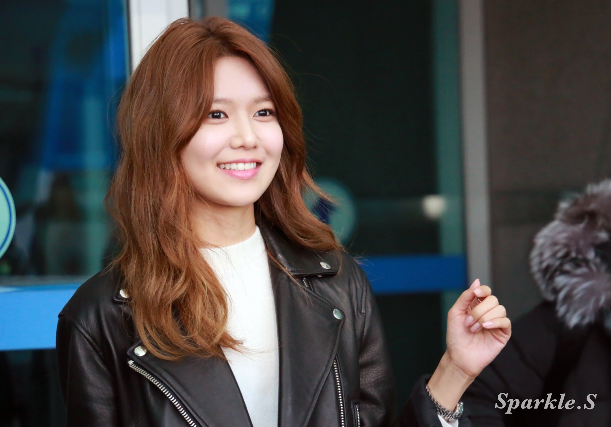 [PIC][04-02-2015]SooYoung xuất phát đi Hồng Kông để tham dự buổi fansign cho thương hiệu mỹ phẩm "LLang" - Page 6 D3ed1f09jw1epsdqj4hhwj21kw13s4cv