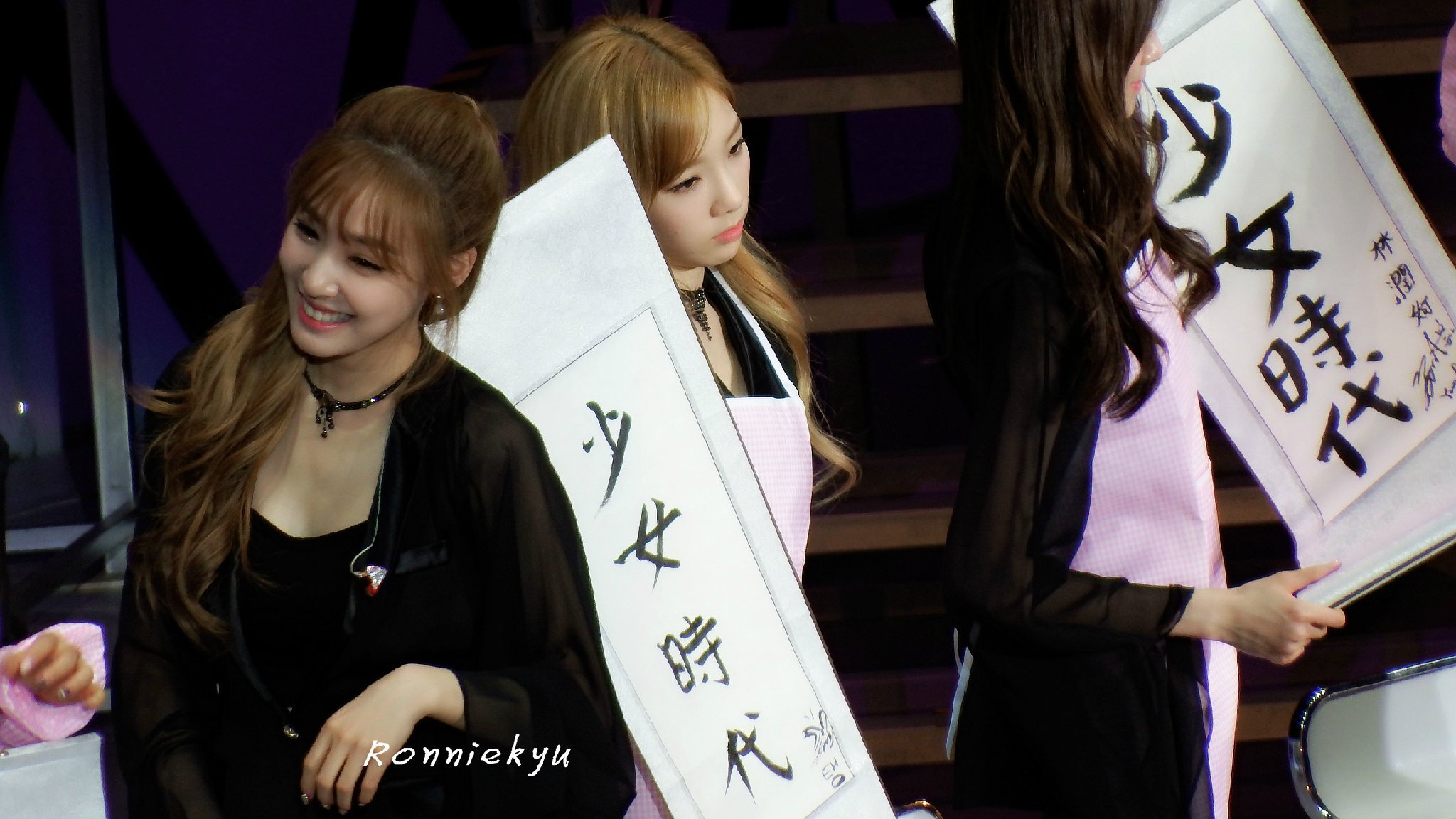 [PIC][30-09-2014]SNSD khởi hành đi Trung Quốc để tham dự "China for GG 1st Fan Party in ShenZhen" vào sáng nay - Page 4 Eb255391gw1ekvs2dqkvlj21kw0w0469