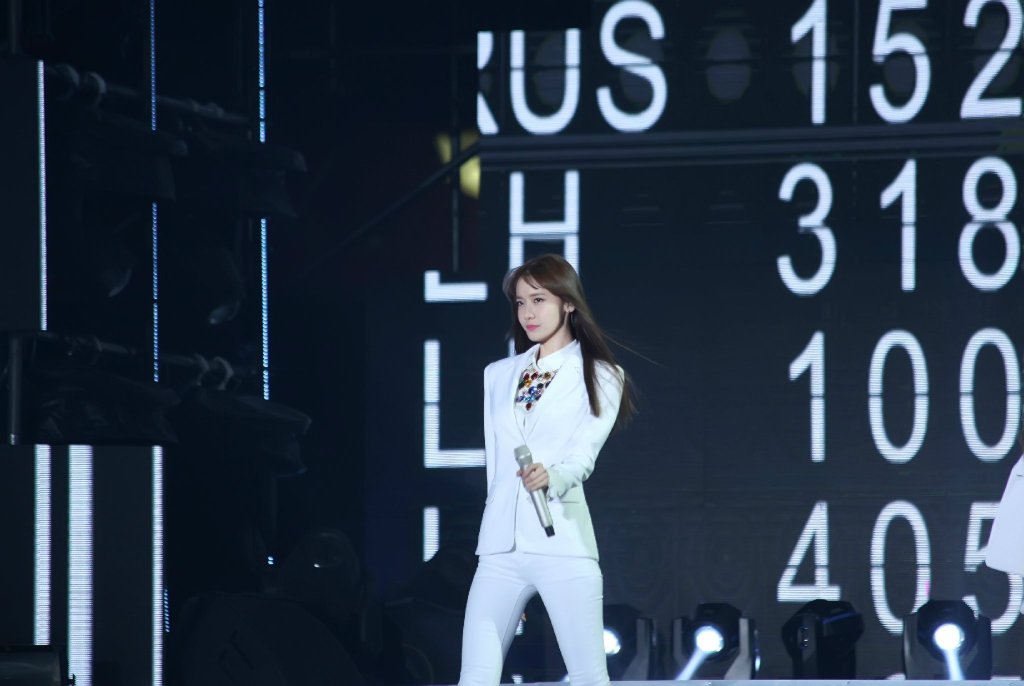 [PIC][24-10-2014]SNSD khởi hành đi Trung Quốc để biểu diễn tại "MBC Korean Music Wave in Beijing 2014" vào chiều nay - Page 3 A0187fafjw1elpk2x1bygj21kw123dm9