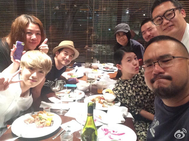 [OTHER] Luhan with Back to 20 cast and crew members [12P] 6767126bjw1eist6adfonj20hs0dcgop